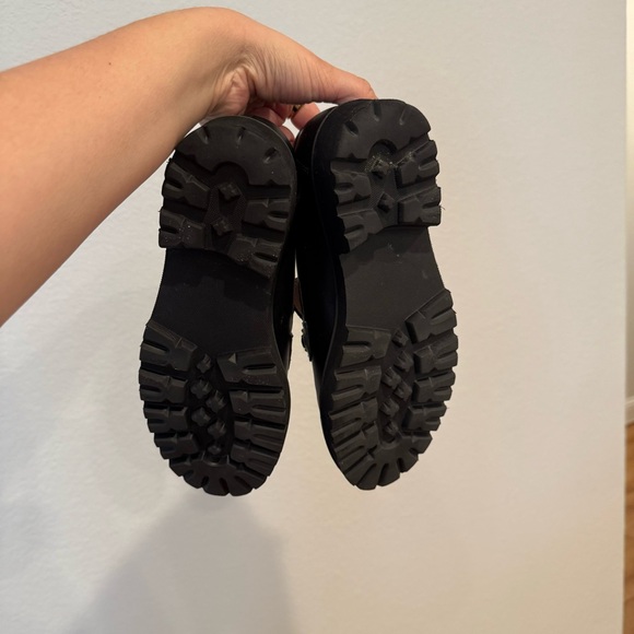 SOLD ❌ BCBG BLACK LOAFERS SIZE 7.5 - Picture 3 of 4